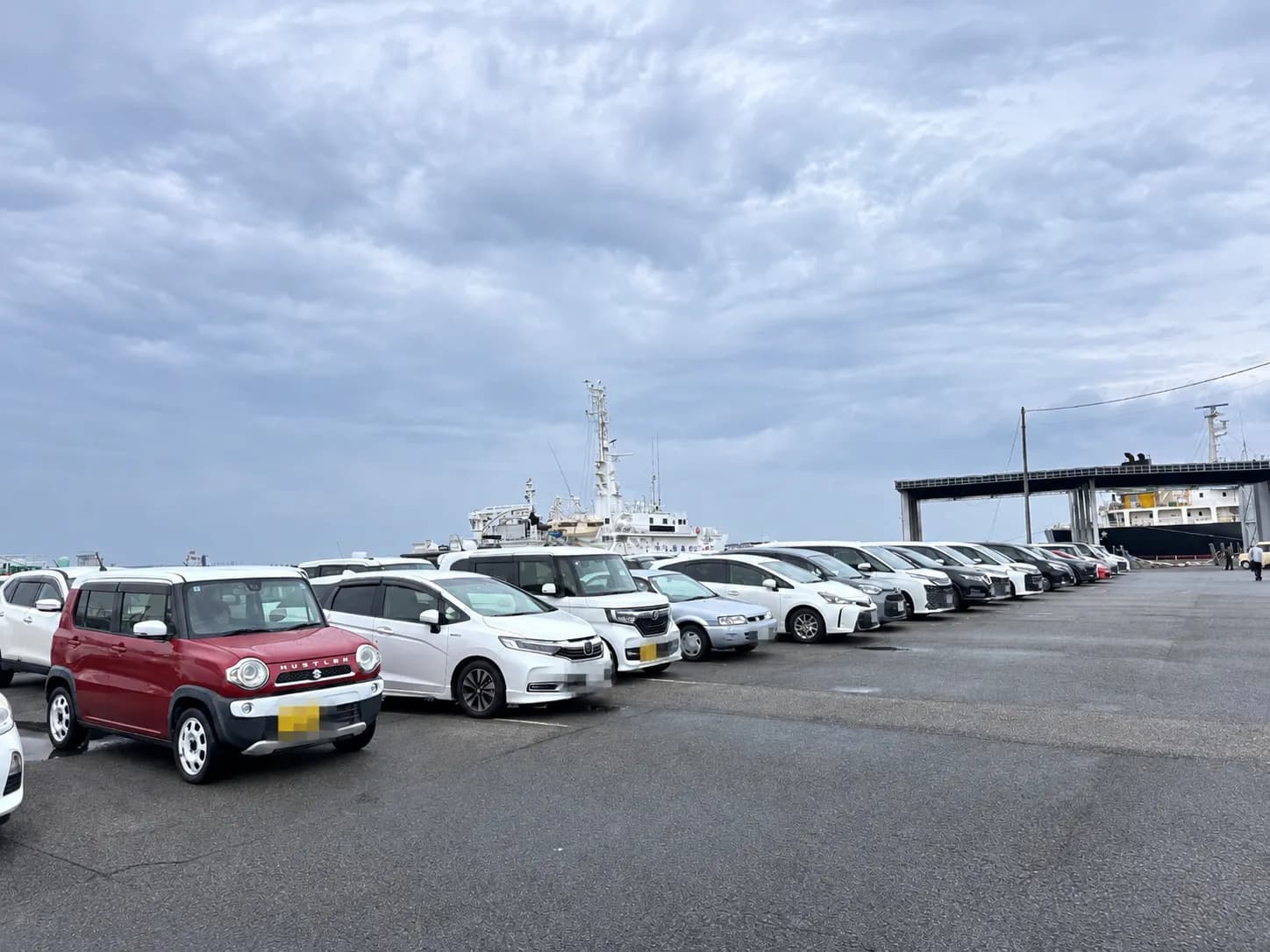 朝市の日に開放される臨時駐車場。広くて、たくさん停められます。