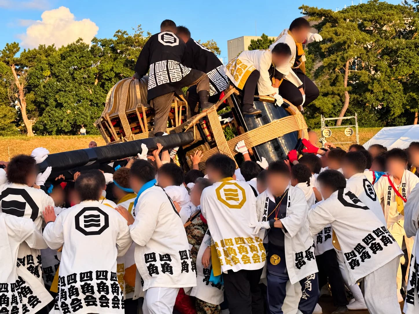 ぶつかった直後。上に乗った人が体勢を立て直します。